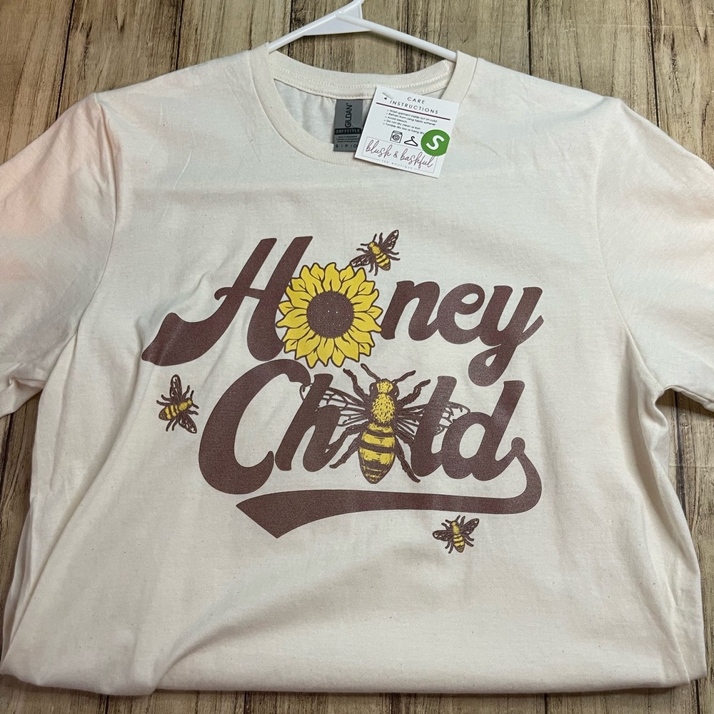 NWT Honey 🍯 Bee Graphic Tee Size Small